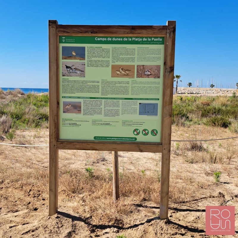 Cartellera de fusta per Dunes plafó fabricat amb STRATIMAGE